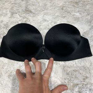 Victoria Secret STRAPLESS bombshell bra. 34A